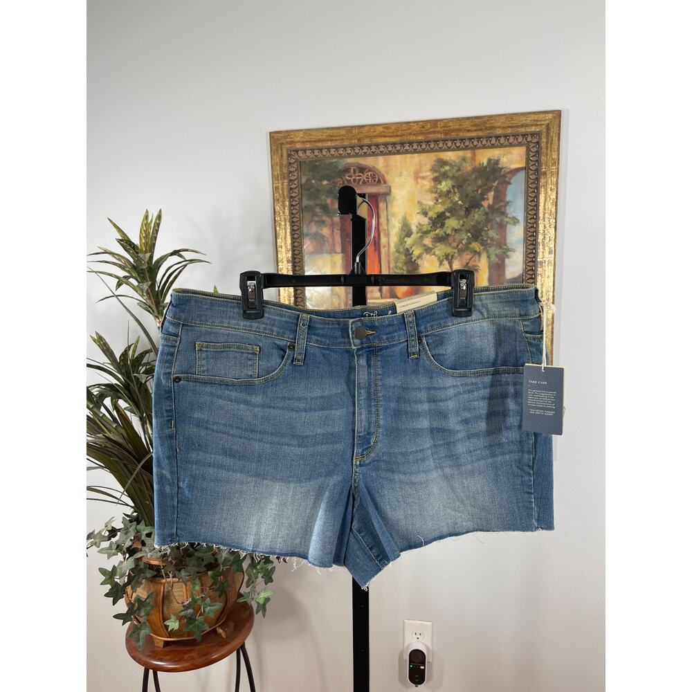 Universal Thread Cut-Off Shorts 18 Blue Denim High Rise Midi Minimalist Coastal‎